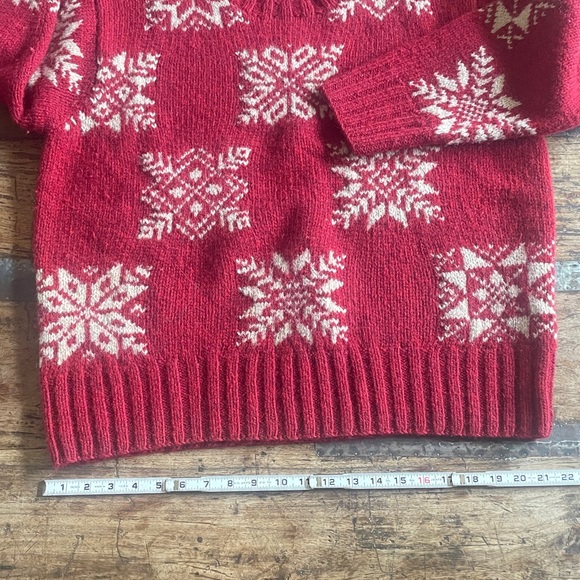 Vintage L.L. Bean 100% Wool Red and Cream Snowflake Sweater - Picture 7 of 7